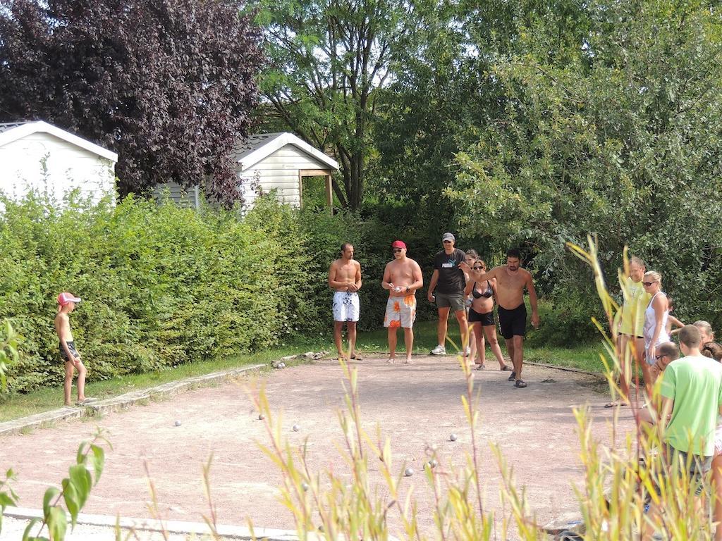 Отель Camping L'Arada Parc Sonzay Экстерьер фото
