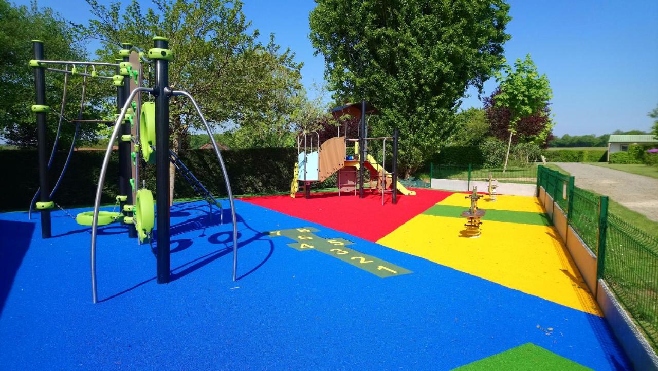 Отель Camping L'Arada Parc Sonzay Экстерьер фото